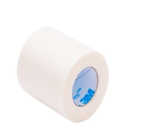 Cinta microporosa de 3¨ Micropore™ color blanco. Medida: 7.5cm x 9.14m Caja con 4 piezas