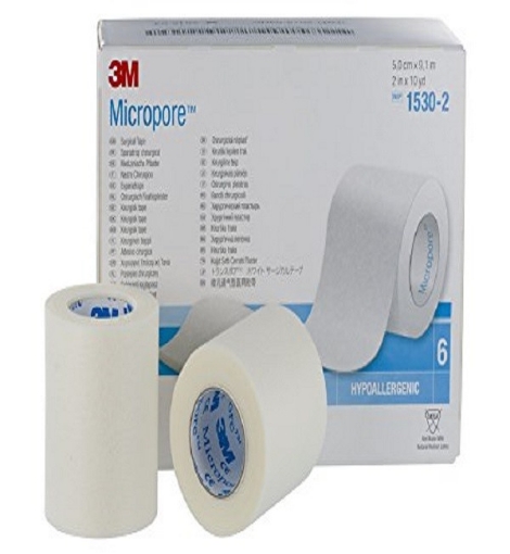 Cinta microporosa de 2¨ Micropore™ color blanco. Medida: 5cm x 9.14m Caja con 6 piezas