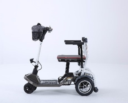 Scotter Infinity plegable ultraligero con ruedas neumaticas color gris